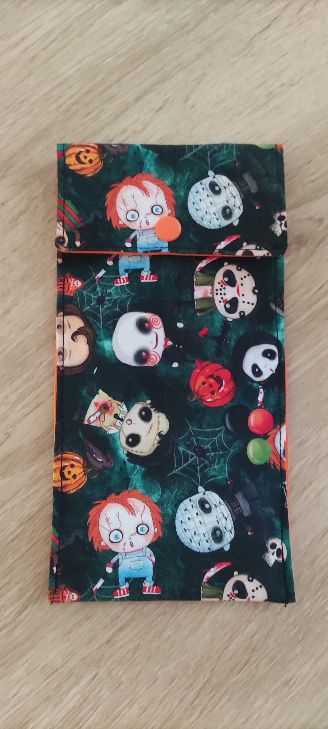 Organizador de tela multiusos hecho a mano, perfecto para llevar utensilios y accesorios de forma ecológica.