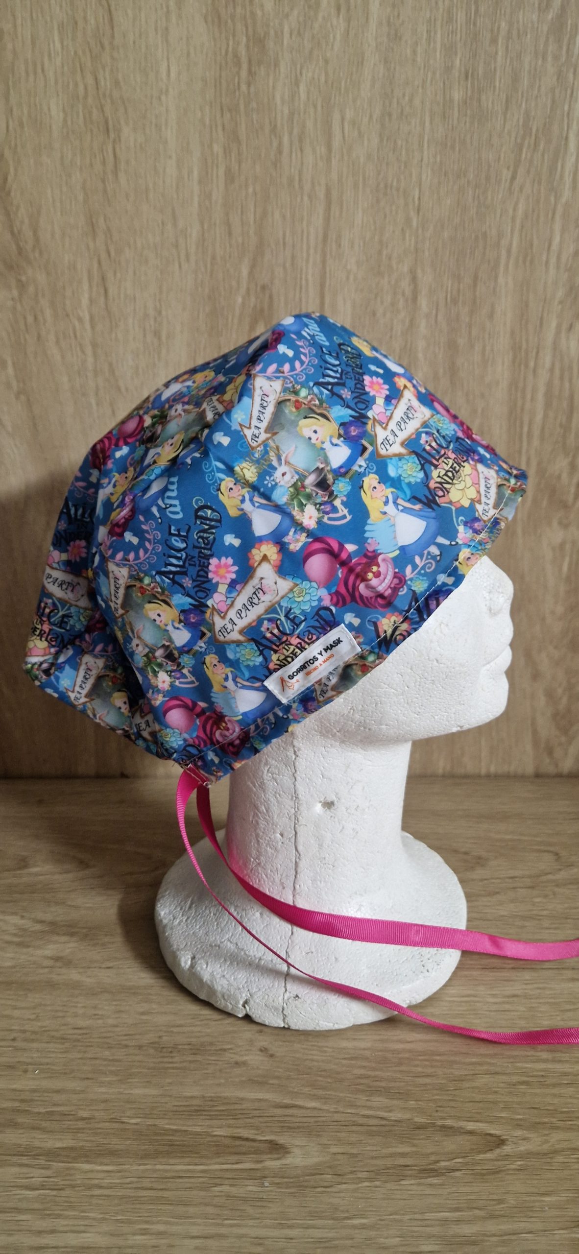 Gorro quirúrgico reutilizable con diseño de Alicia en el País de las Maravillas, cómodo y transpirable.